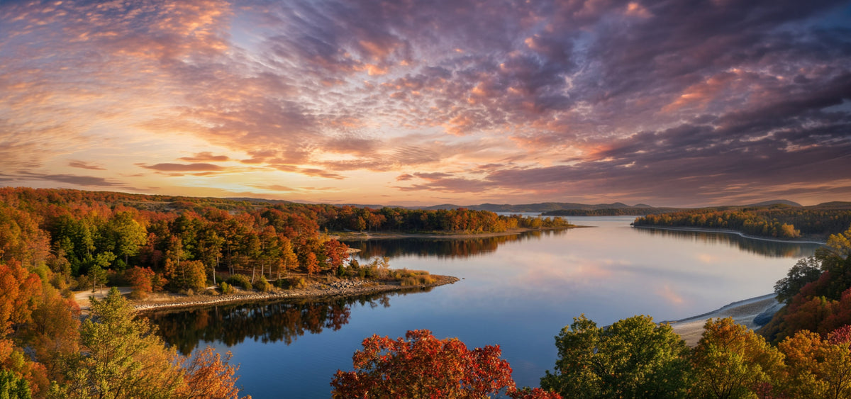 Image of Table Rock Lake at dusk. 